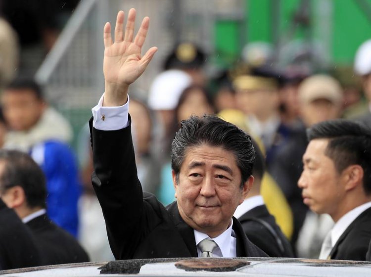 Asesinan a tiros a Shinzo Abe, ex primer ministro de Japón, durante un mitín electoral