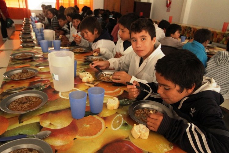 EL GOBIERNO CONFIRMÓ QUE LOS ALIMENTOS  GUARDADOS EN DEPÓSITOS SERÁN ENTREGADO A ESCUELAS VULNERABLES DE TODO EL PAÍS.