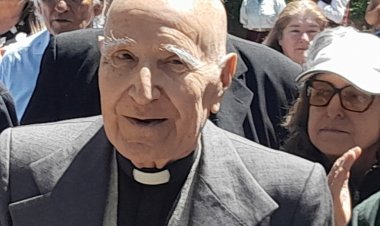 MIRAMAR : MERECIDO RECONOCIMIENTO AL CURA PÁRROCO HUGO SEGOVIA