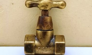 MIRAMAR: NO HAY RESPUESTA  POR  CAMBIOS DE LLAVES DE PASO DE BRONCE POR OTRAS DE PLÁSTICO.  El hecho comenzó hace más de cuatro meses.