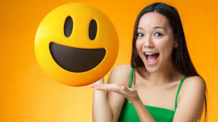 REDES SOCIALES Y LA FALSA FELICIDAD