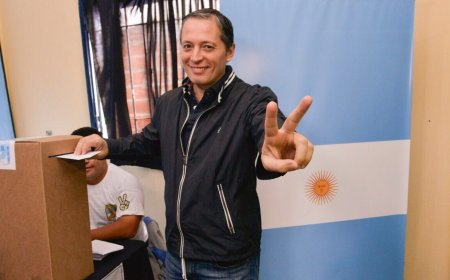 FERNANDO GREY:  EL INTENDENTE QUE DESAFÍA A  CFK  A UNA INTERNA