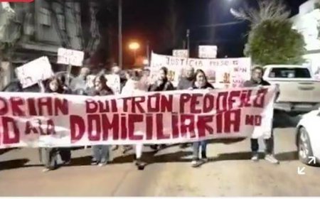 MARCHA DE LA BRONCA EN OTAMENDI. Vecinos piden que se revoque la prisión domiciliaria a un pedofilo