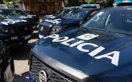 UN POLICÍA ENTREGÓ SU ARMA Y SU CHALECO PORQUE TENÍA “MUCHO ESTRÉS”.