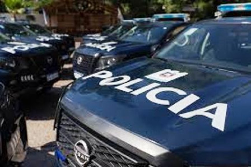 UN POLICÍA ENTREGÓ SU ARMA Y SU CHALECO PORQUE TENÍA “MUCHO ESTRÉS”.