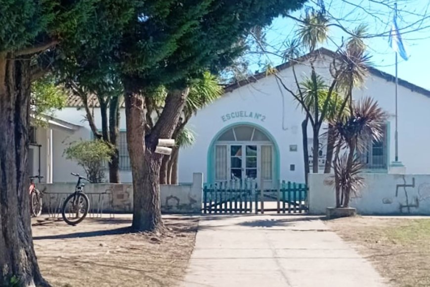 INTERVIENEN EL CONSEJO ESCOLAR DE GENERAL ALVARADO.  Es por el escándalo del agua contaminada.