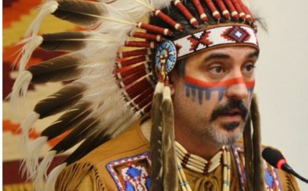 UN CACIQUE EN APUROS