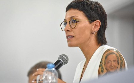 LA CÁMPORA CRUZÓ A KICILLOF POR EL PRESUPUESTO