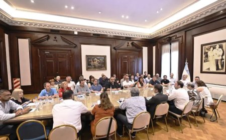 KICILLOF DEJÓ A LOS ESTATALES SIN PARITARIAS HASTA 2026. Bronca entre los afiliados por silencio  de  los “popes” sindicales.