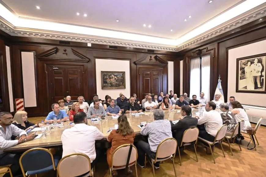 KICILLOF DEJÓ A LOS ESTATALES SIN PARITARIAS HASTA 2026. Bronca entre los afiliados por silencio  de  los “popes” sindicales.