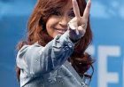CFK INSISTE  PARA QUE LE SAQUEN LA TOBILLERA