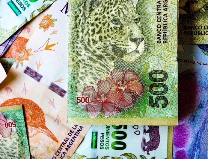 EL PESO ARGENTINO UNA DE LAS MONEDAS  EMERGENTES QUE MÁS SE APRECIA EN 2026