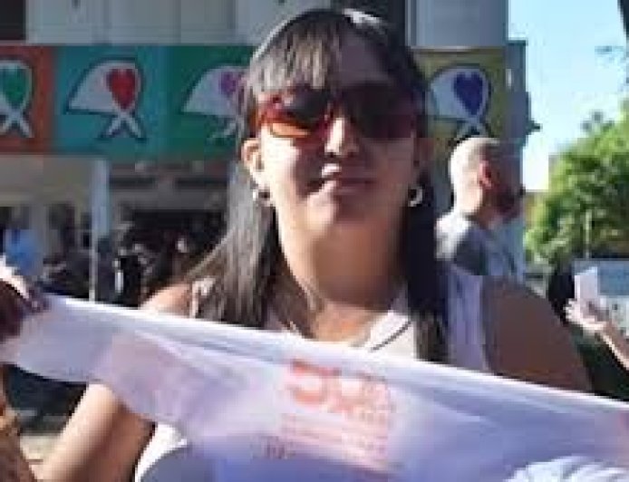 UNA FOTO Y UN TESTIGO COMPLICAN MÁS AÚN LA FUNCIONARIA SOSPECHADA  DE INTEGRAR UNA BANDA NARCO