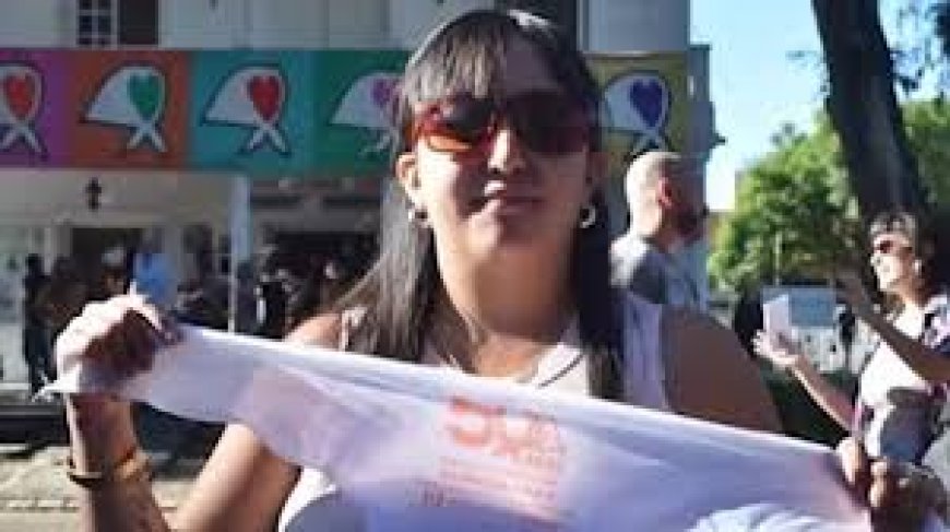UNA FOTO Y UN TESTIGO COMPLICAN MÁS AÚN LA FUNCIONARIA SOSPECHADA  DE INTEGRAR UNA BANDA NARCO