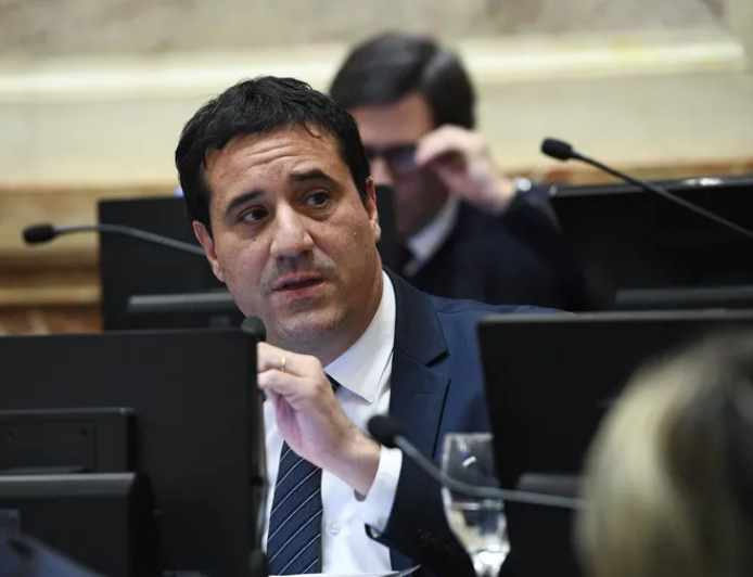 “MAXI” ABAD CRUZÓ A KICILLOF POR PUNTA MOGOTES