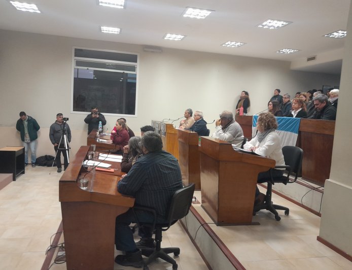MIRAMAR: POSTERGAN TRATAMIENTO DEL PEDIDO DE GIRO EN DESCUBIERTO PARA SUELDOS Y AGUINALDO