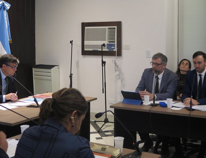 "AGUA CONTAMINADA MAR DEL SUD": IMPUTAN A OTRO FUNCIONARIO Y DESCUBREN PLAZO FIJO EN DÓLARES.