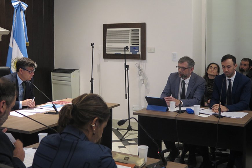 "AGUA CONTAMINADA MAR DEL SUD": IMPUTAN A OTRO FUNCIONARIO Y DESCUBREN PLAZO FIJO EN DÓLARES.