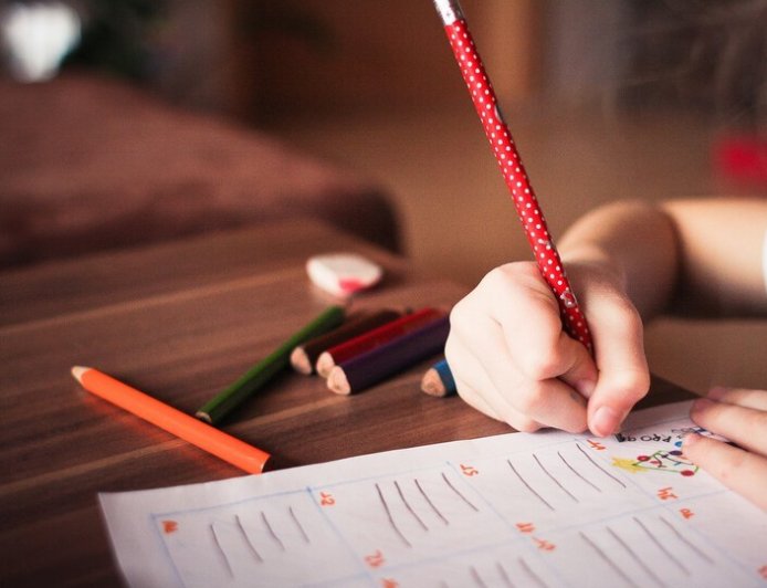 SINGAPUR: DEL ÉXITO EN LAS PRUEBAS PISA A LOS AZOTES EN LA ESCUELA