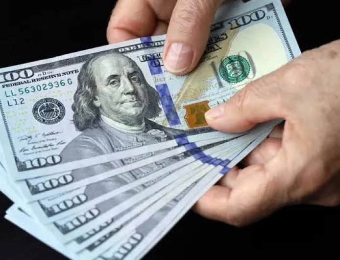 PROPONEN CREAR IMPUESTO AL DOLAR PARA BAJAR IVA EN ALIMENTOS